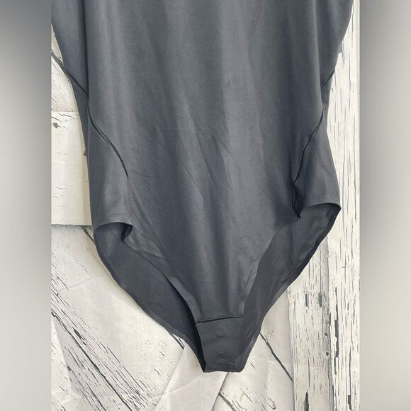 Lululemon Wundermost Ultra-Soft Nulu
High-Neck Sleeveless Bodysuit Black M - Picture 5 of 7
